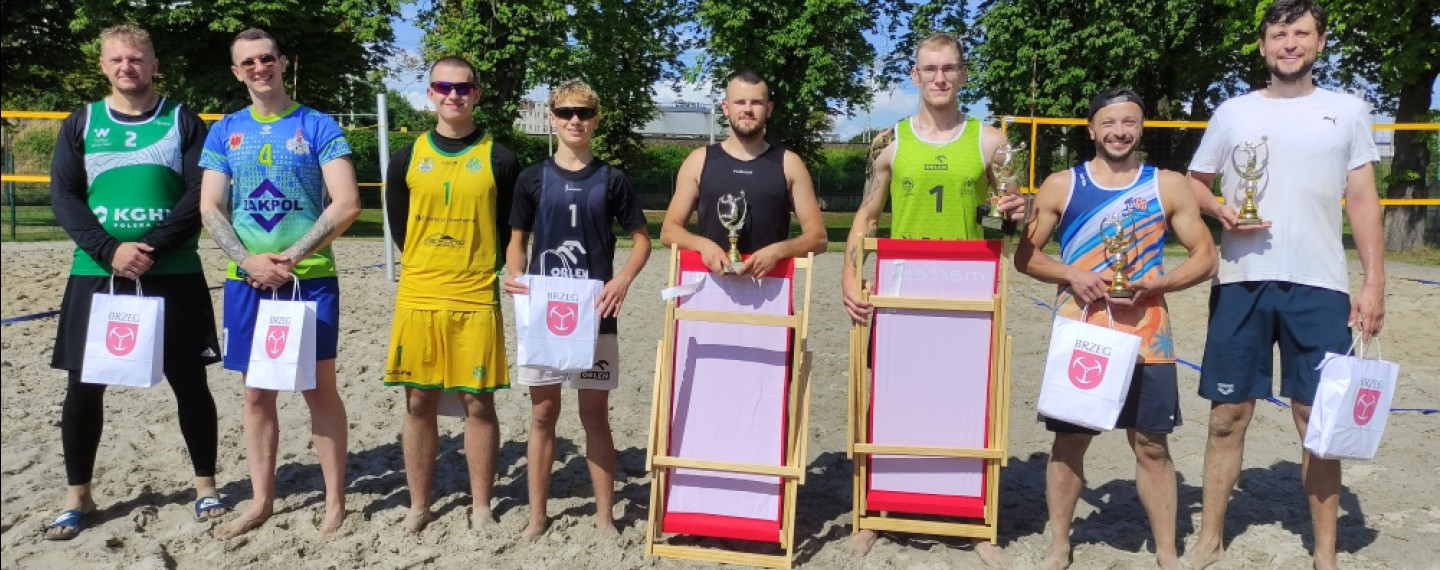 Wiktor Białecki i Adrian Janczak wygrali turniej Brzeskiej Plażówki. A wszyscy siatkarze wygrali z pogodą Wiktor Białecki i Adrian Janczak wygrali turniej Brzeskiej Plażówki. A wszyscy siatkarze wygrali z pogodą