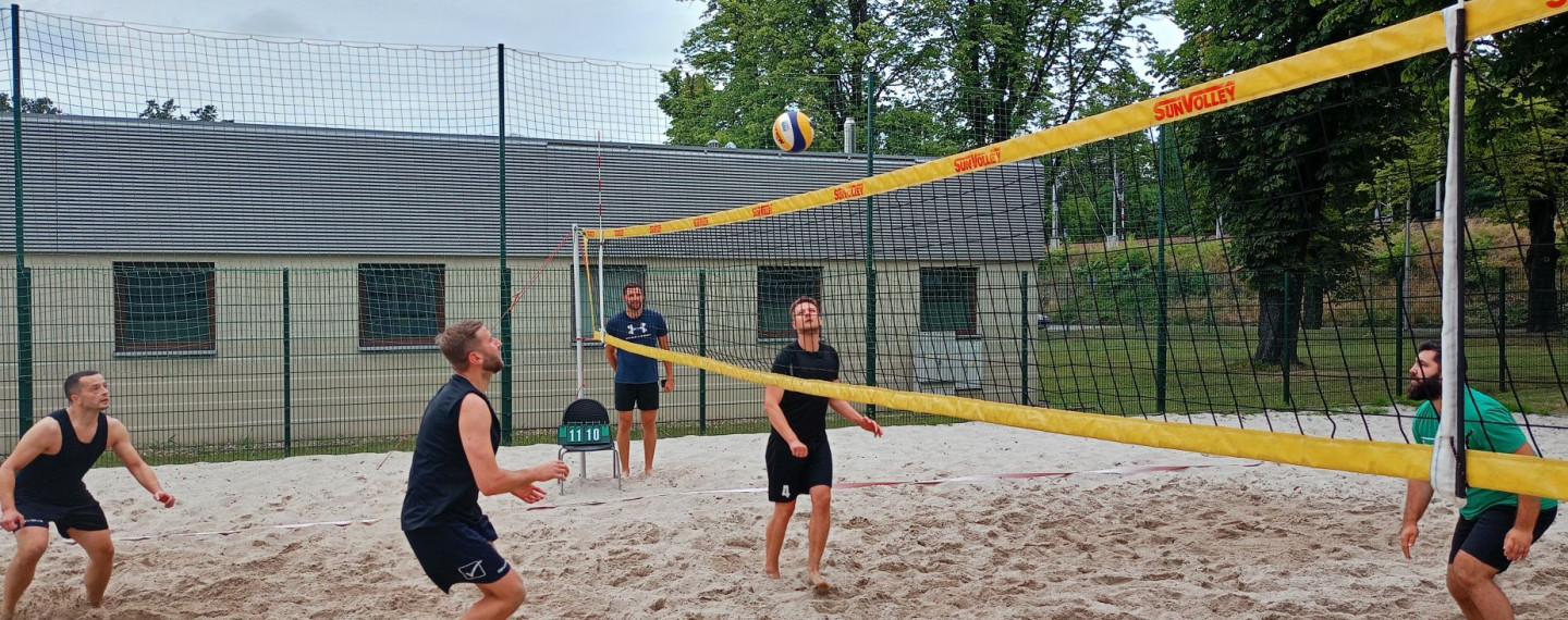 W niedzielę II turniej Brzeskiej Plażówki. Zapraszamy siatkarzy do zgłaszania duetów