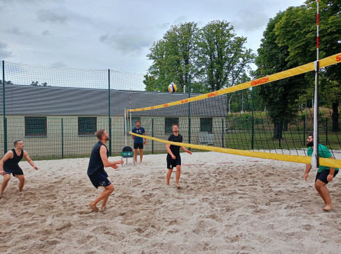 W niedzielę II turniej Brzeskiej Plażówki. Zapraszamy siatkarzy do zgłaszania duetów